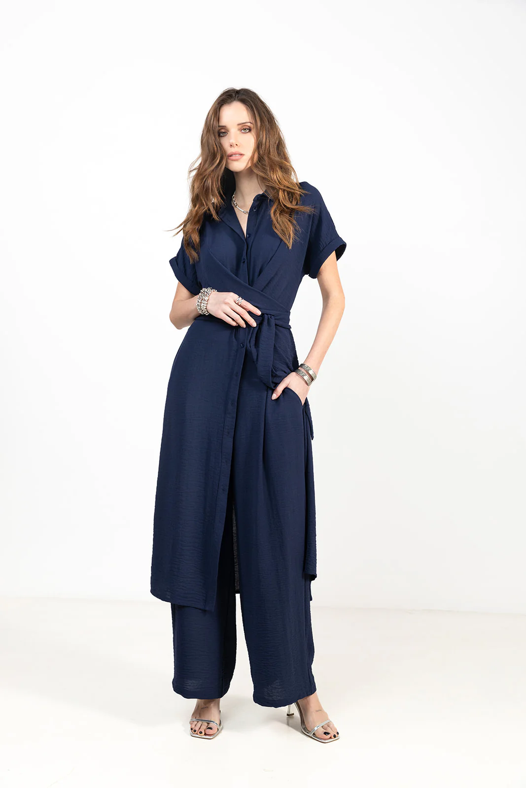 Robe marine fluide esprit chemise - Image 4