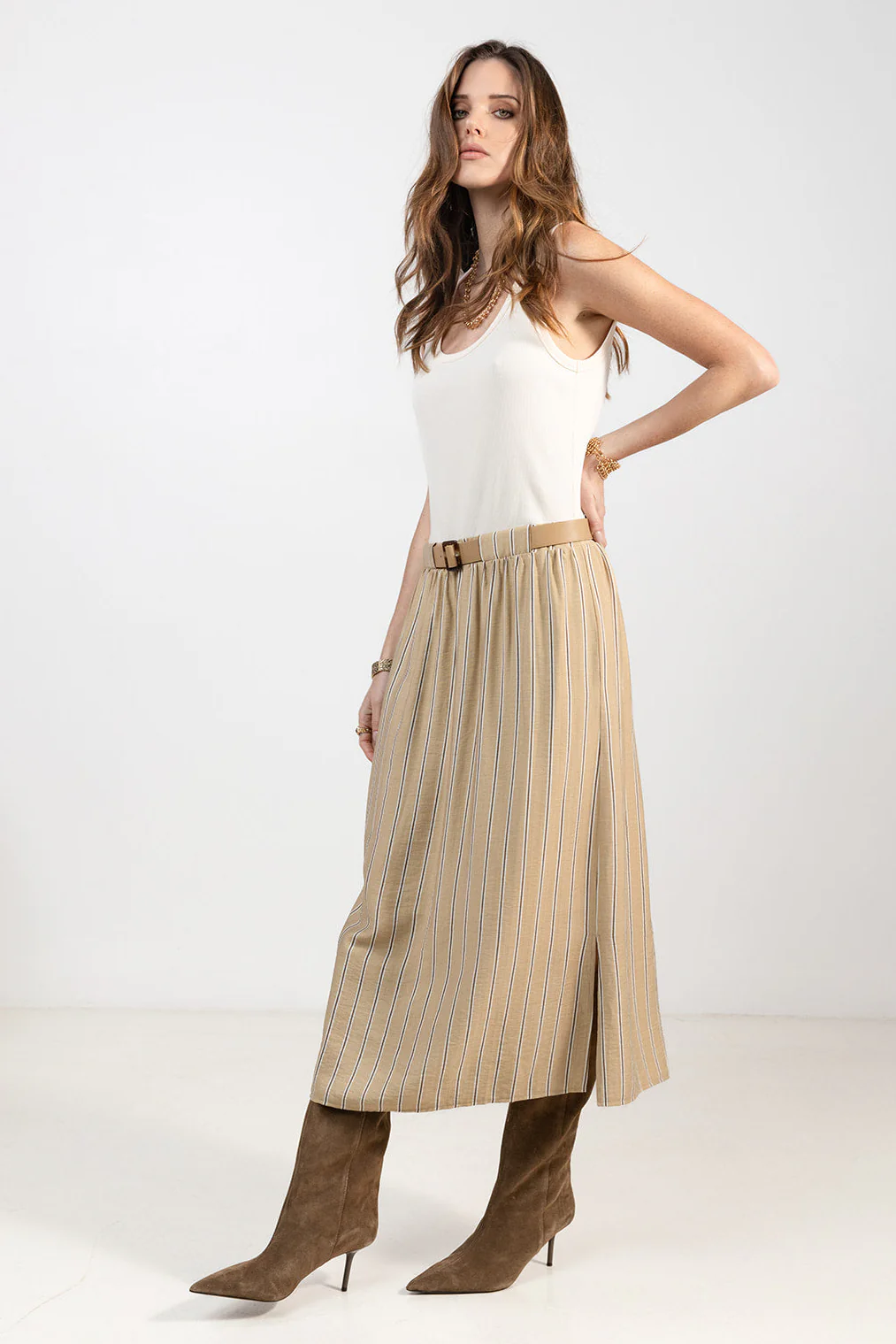 Robe midi rayée beige choco ceinturée - Image 2