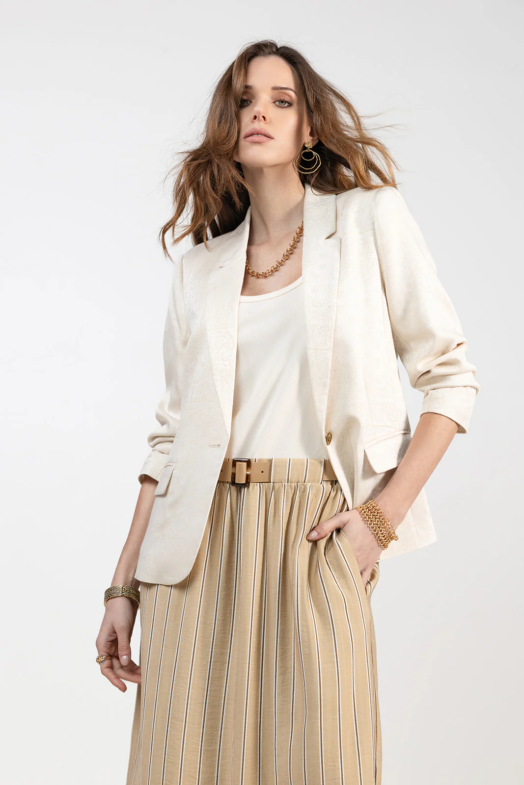 Robe midi rayée beige choco ceinturée - Image 4
