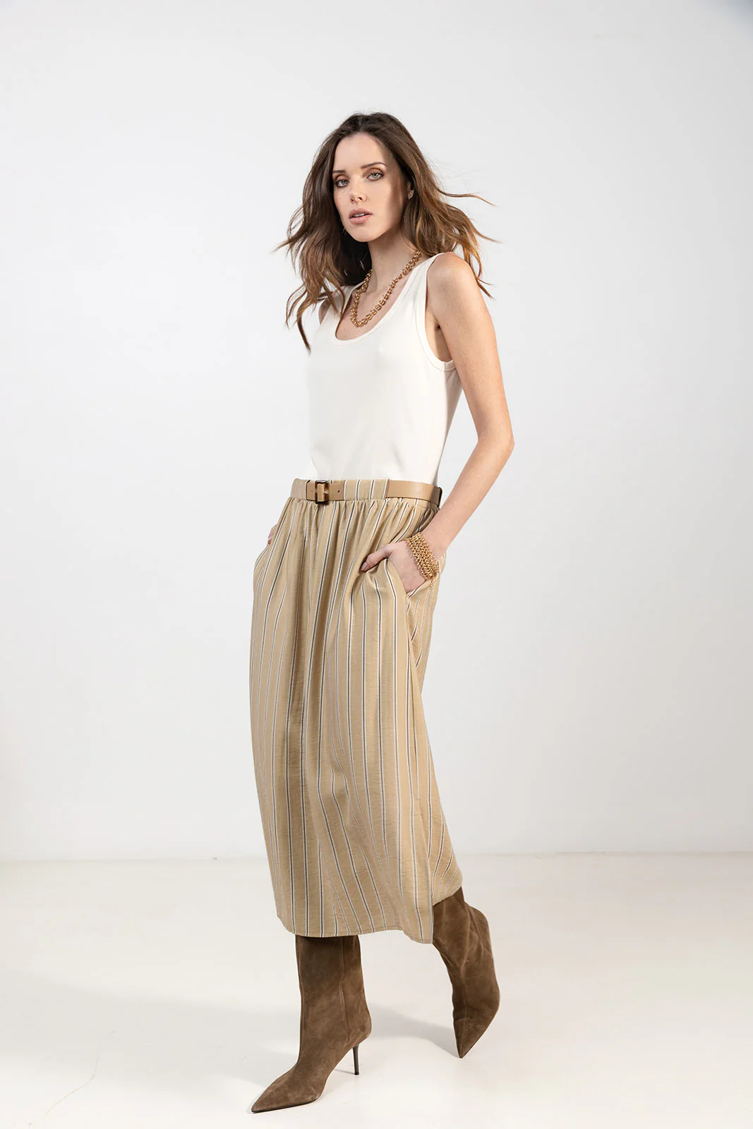 Robe midi rayée beige choco ceinturée - Image 5