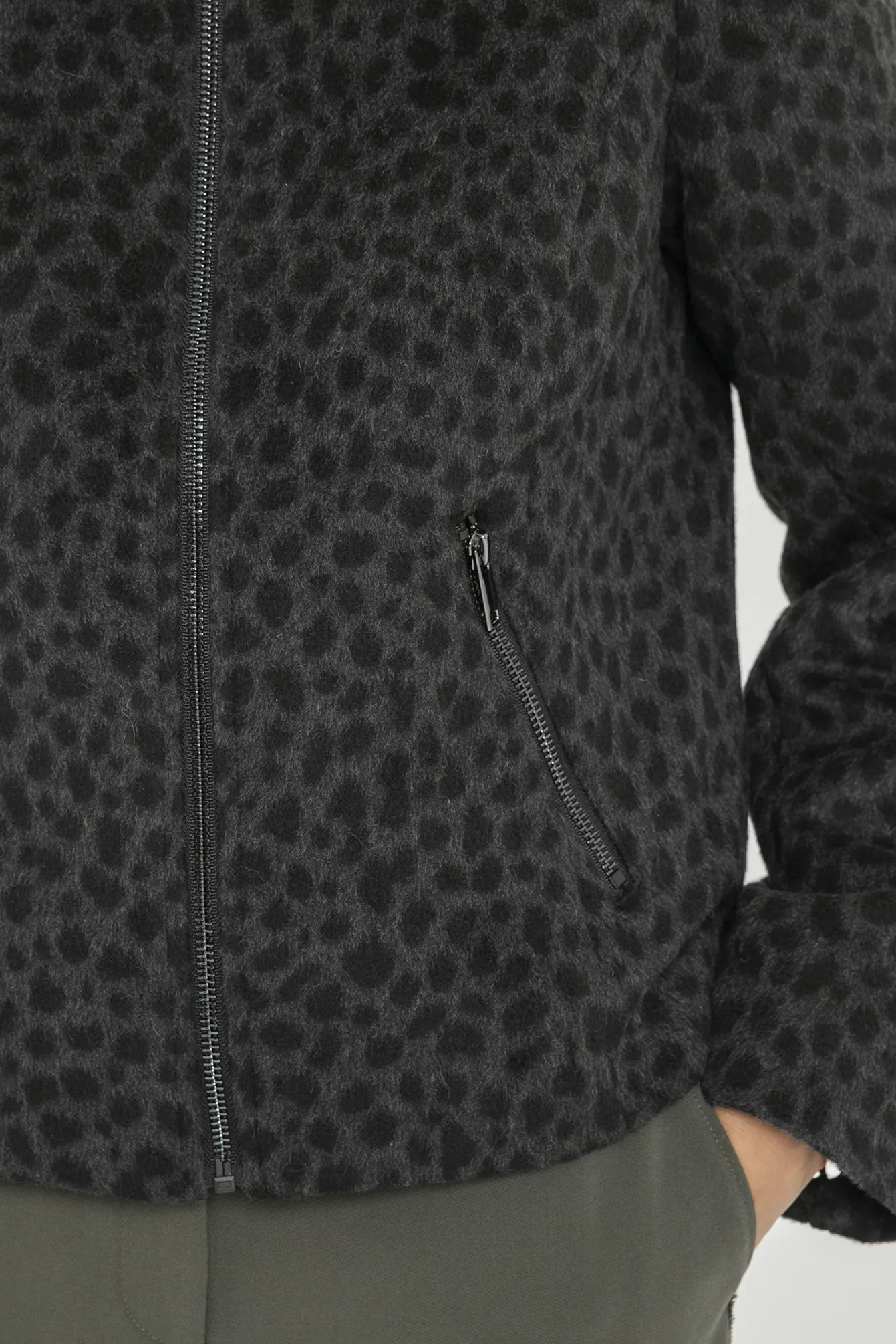 Veste inspiration couture imprimé léopard noir et gris - Image 2