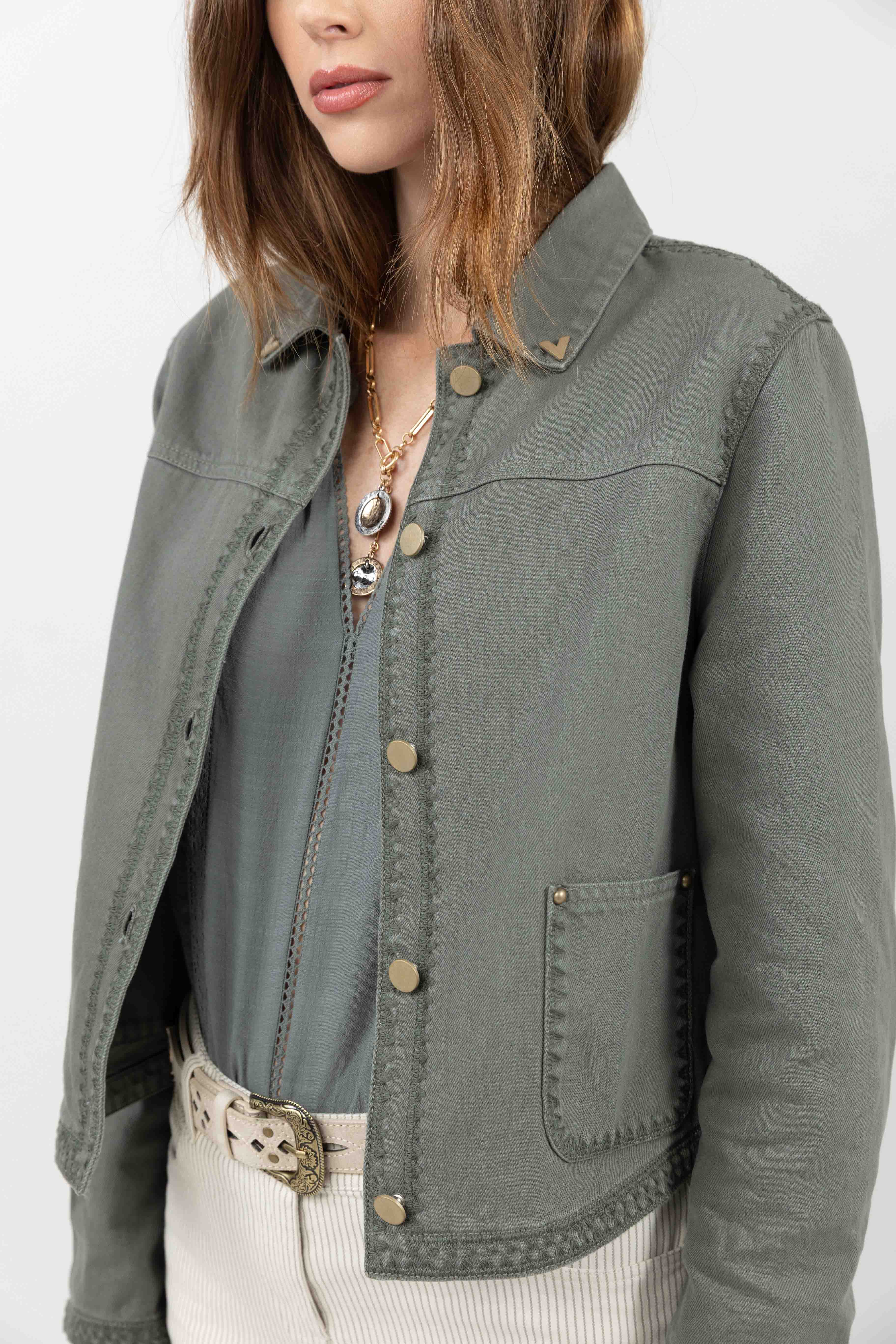 Veste kaki brodée casual chic - Image 2