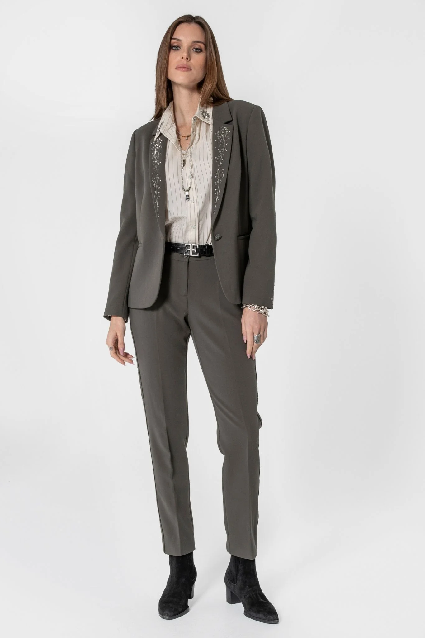 Veste tailleur Ă strass et clous kaki