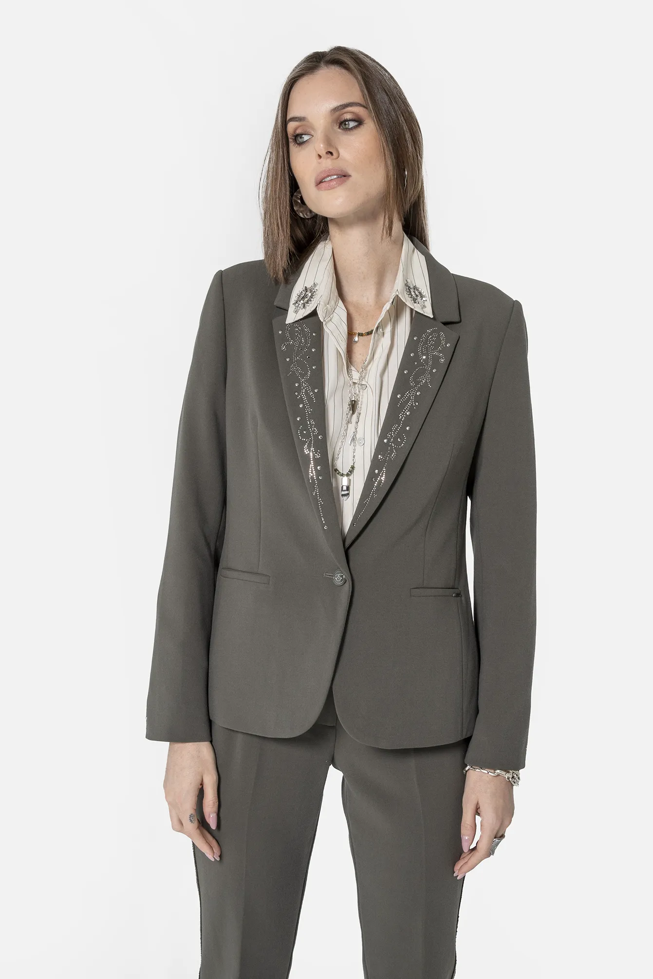 Veste tailleur Ă strass et clous kaki - Image 4