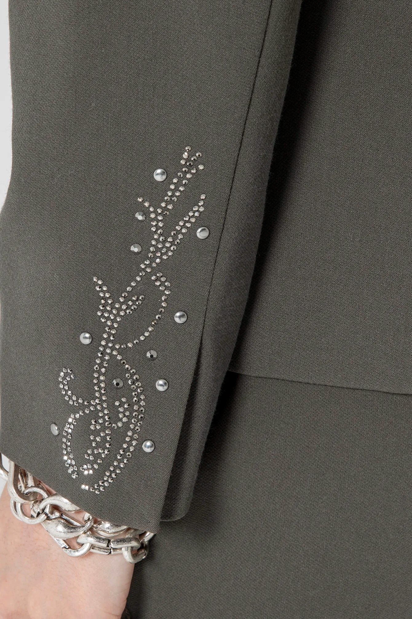 Veste tailleur Ă strass et clous kaki - Image 6