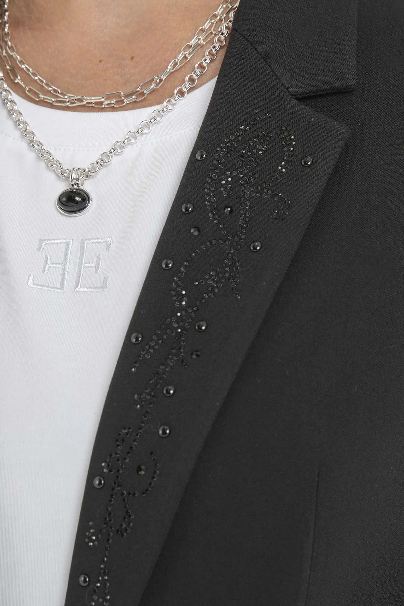 Veste tailleur Ă strass et clous noir - Image 2