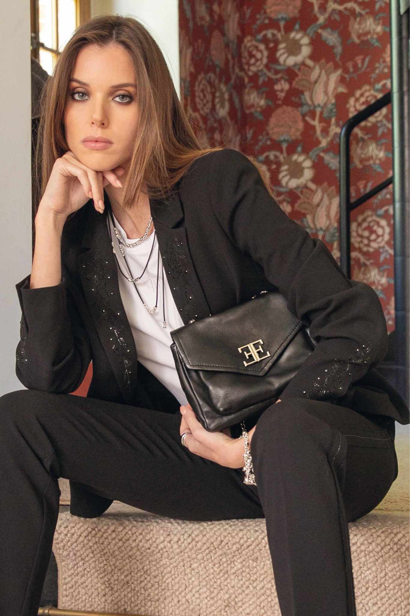Veste tailleur Ă strass et clous noir - Image 5